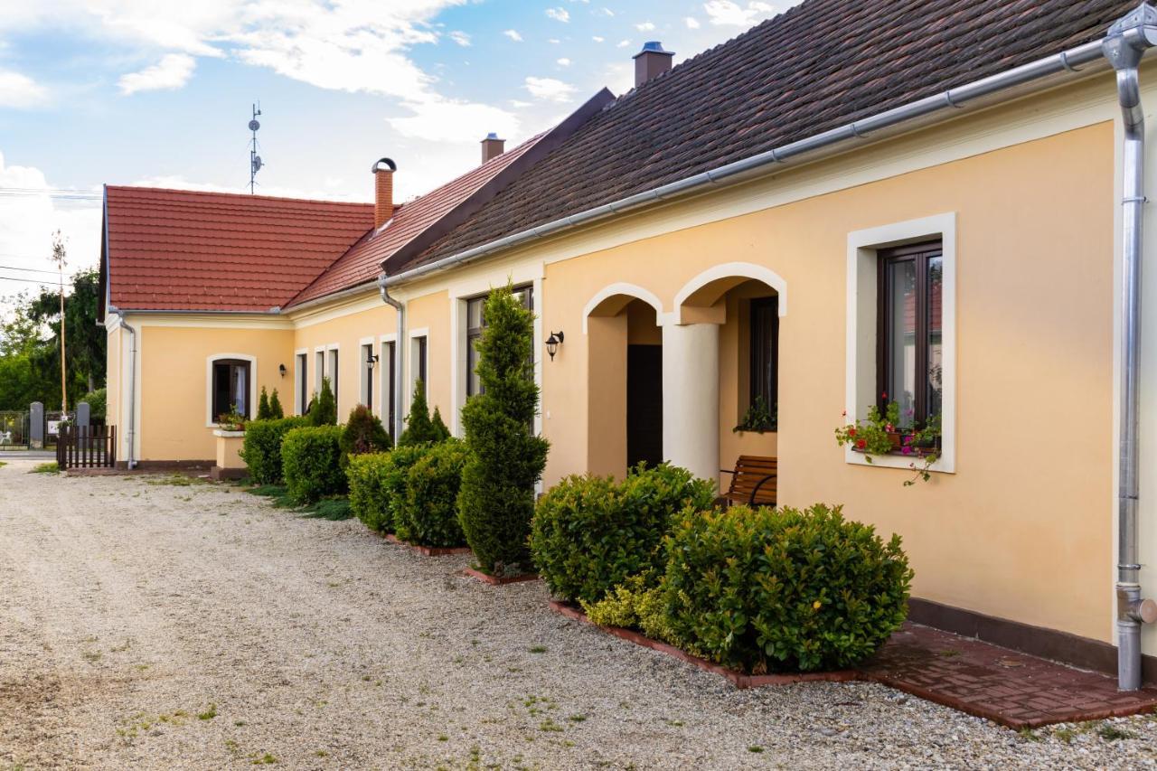 Апартаменты Kapolna Vendeghaz Kerkaskapolna Экстерьер фото